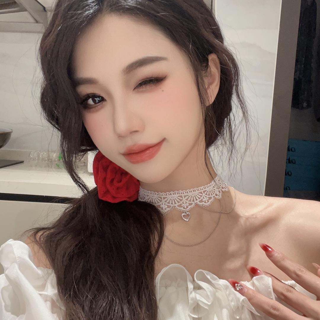 李拜一穿什么