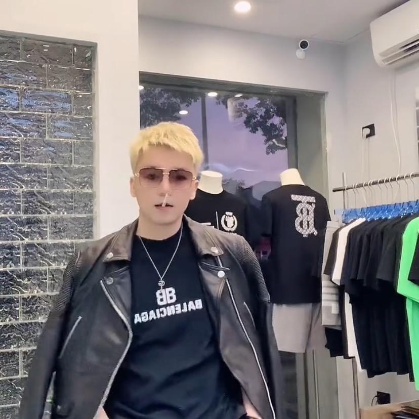 8➕1 潮牌男装店