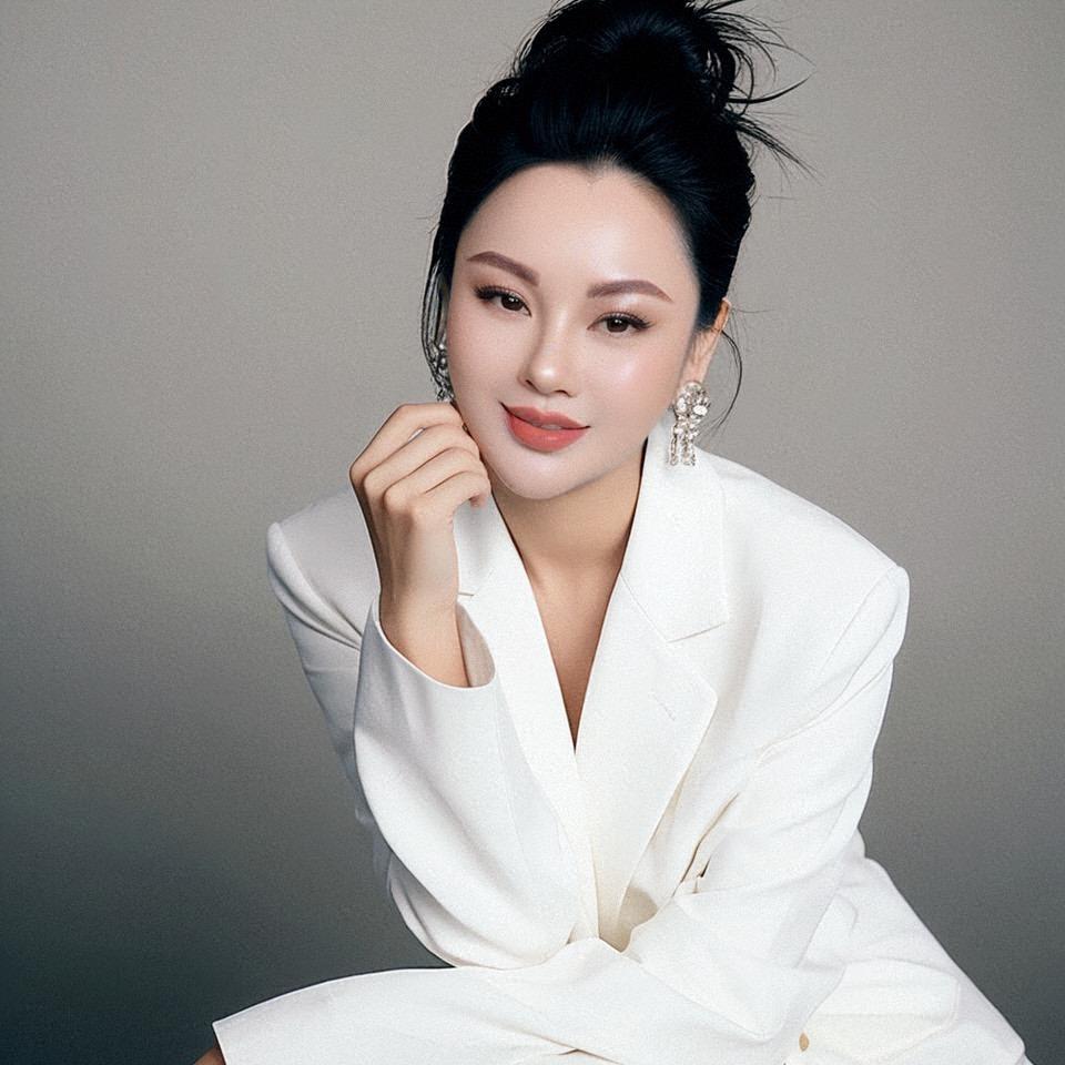 长发飘飘：（杨小月）
