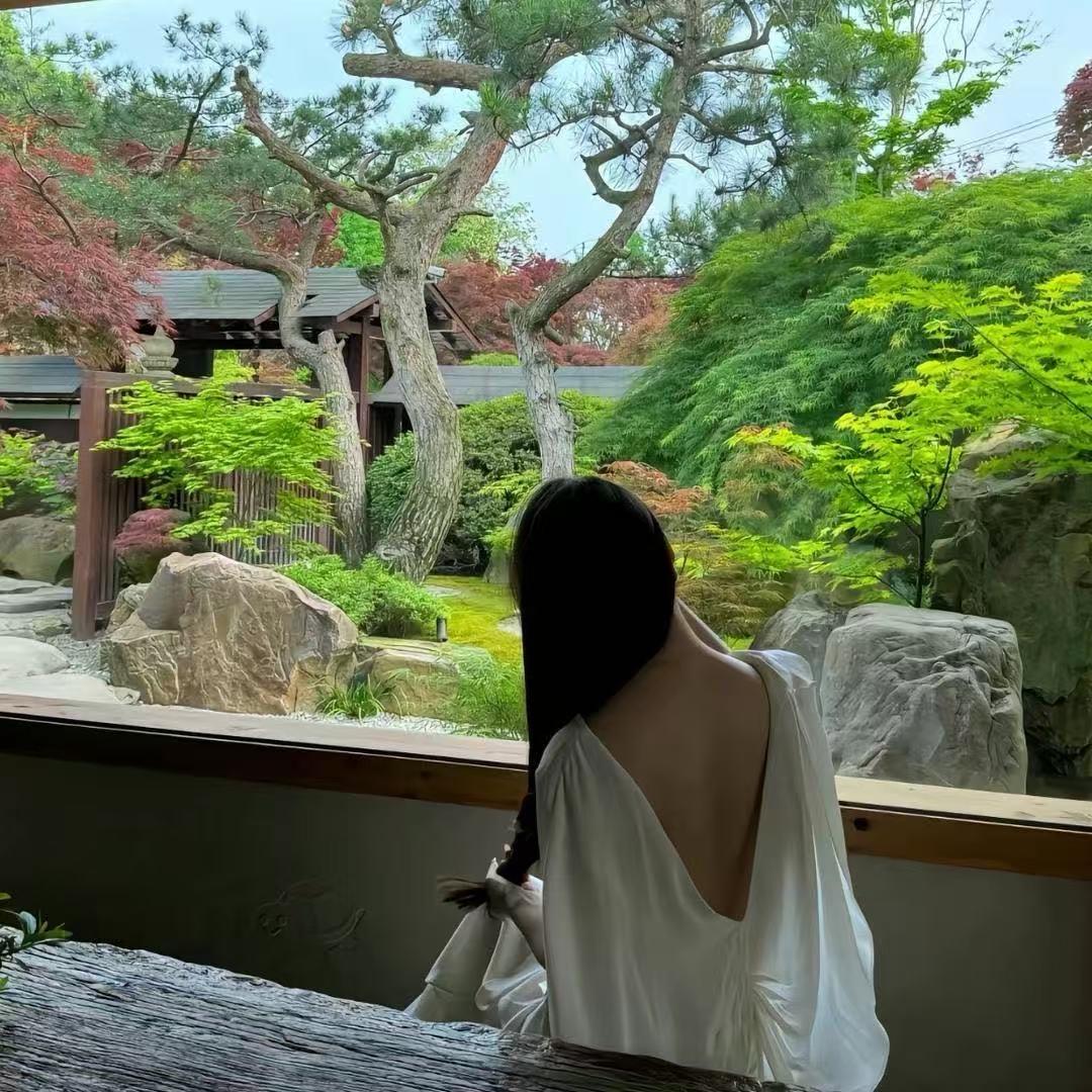 一位女士