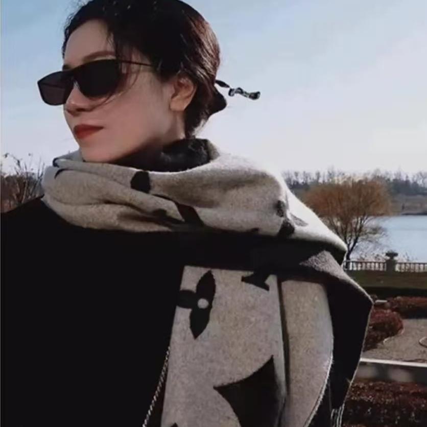 路易十八高定围巾