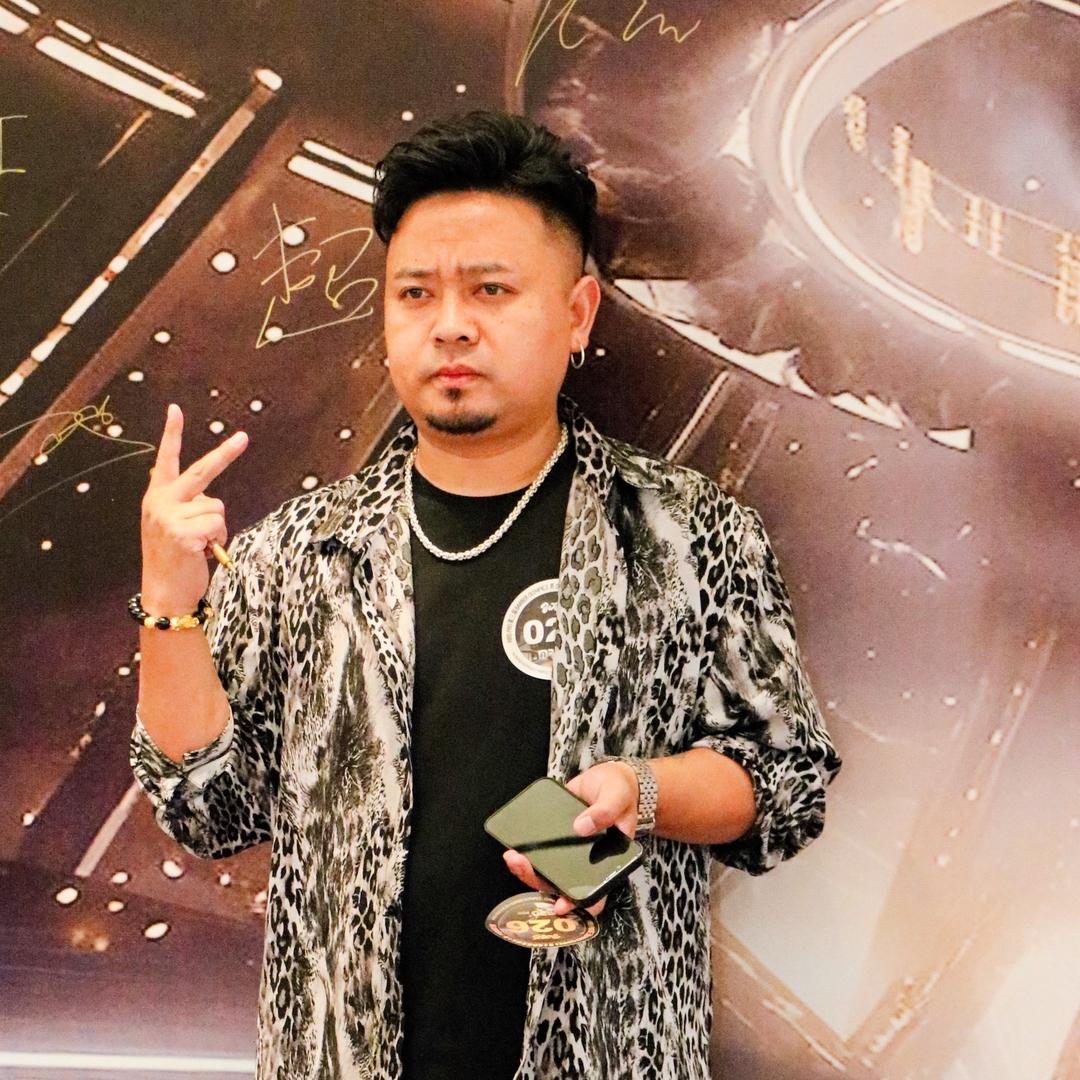雷波白先森男士理发馆