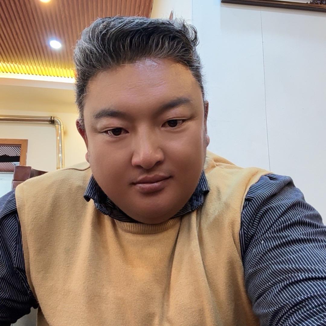 （比如）。  洛桑热杰
