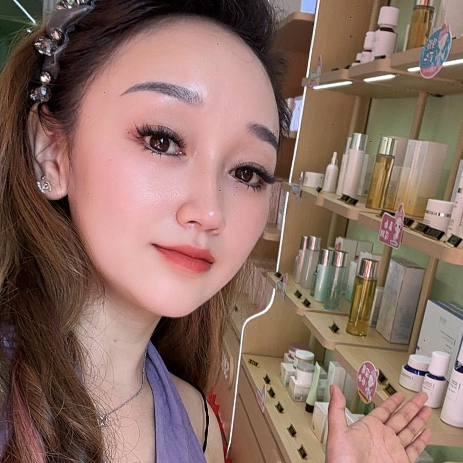 轻素栖花里～莲莲