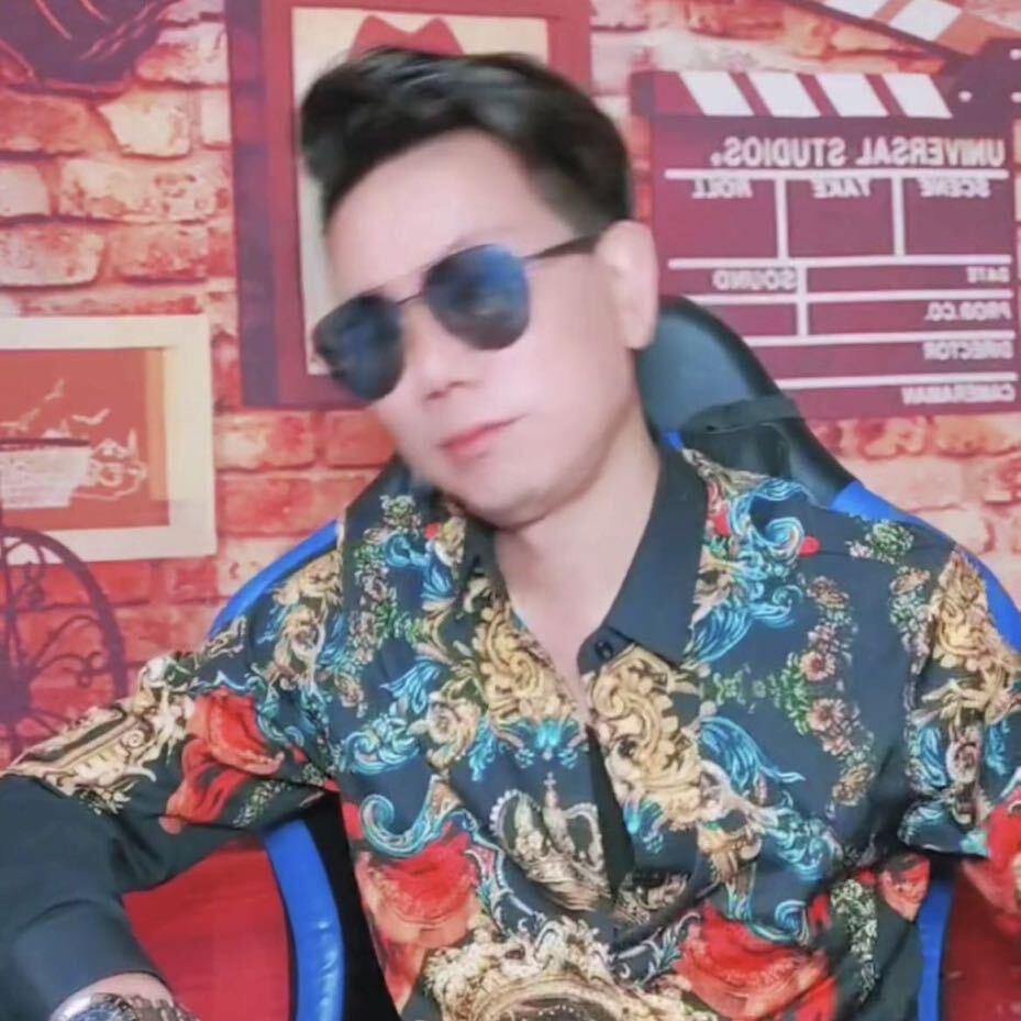 迈克哥（转圈P K）