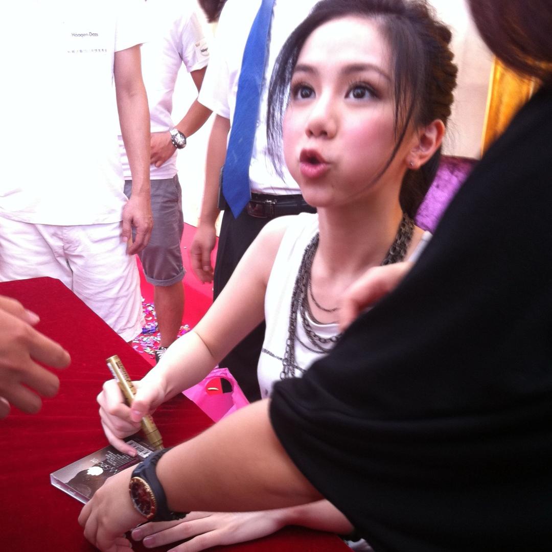 鸡蛋灌饼脑袋（见邓紫棋版