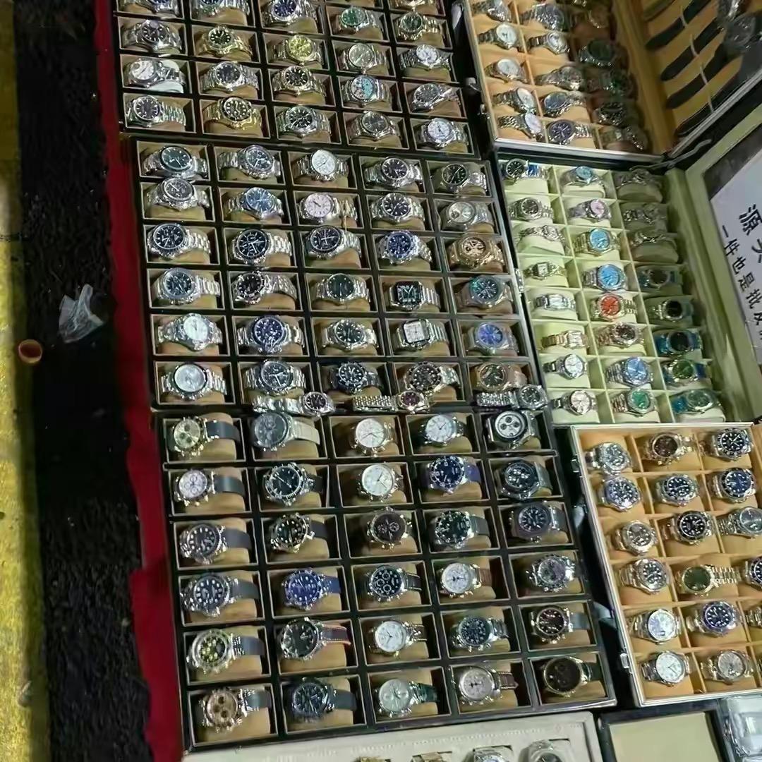 华强北鬼市史努比