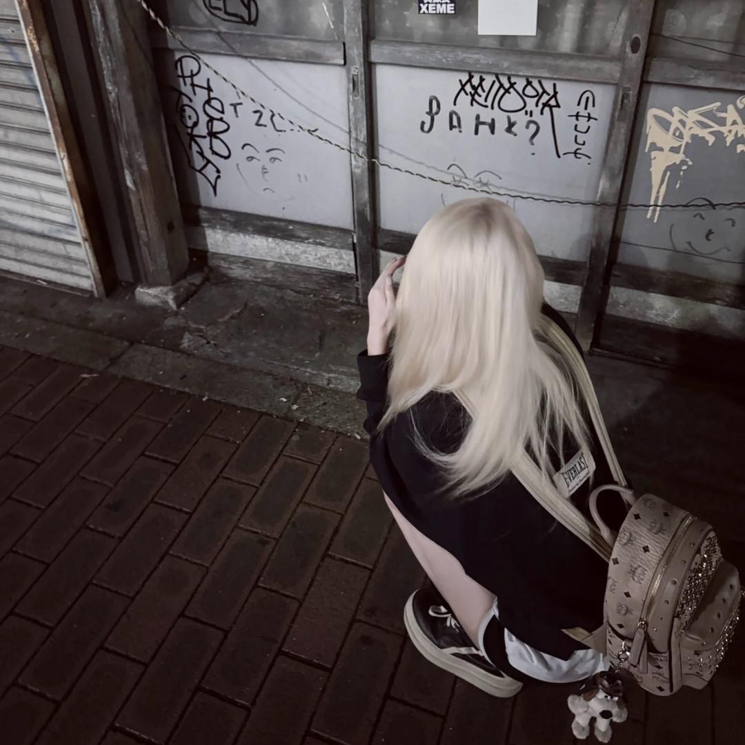 琥珀^.