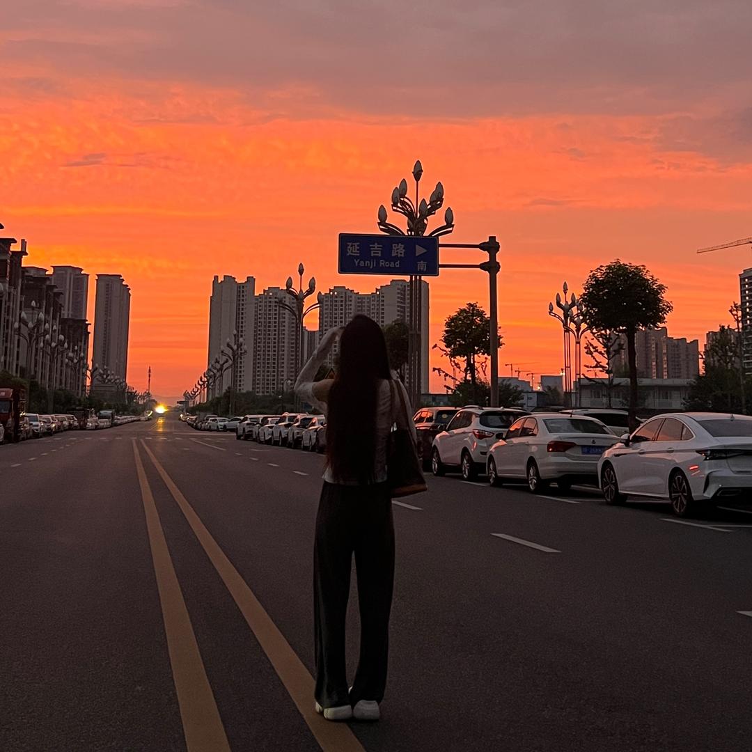 少吃辣条~