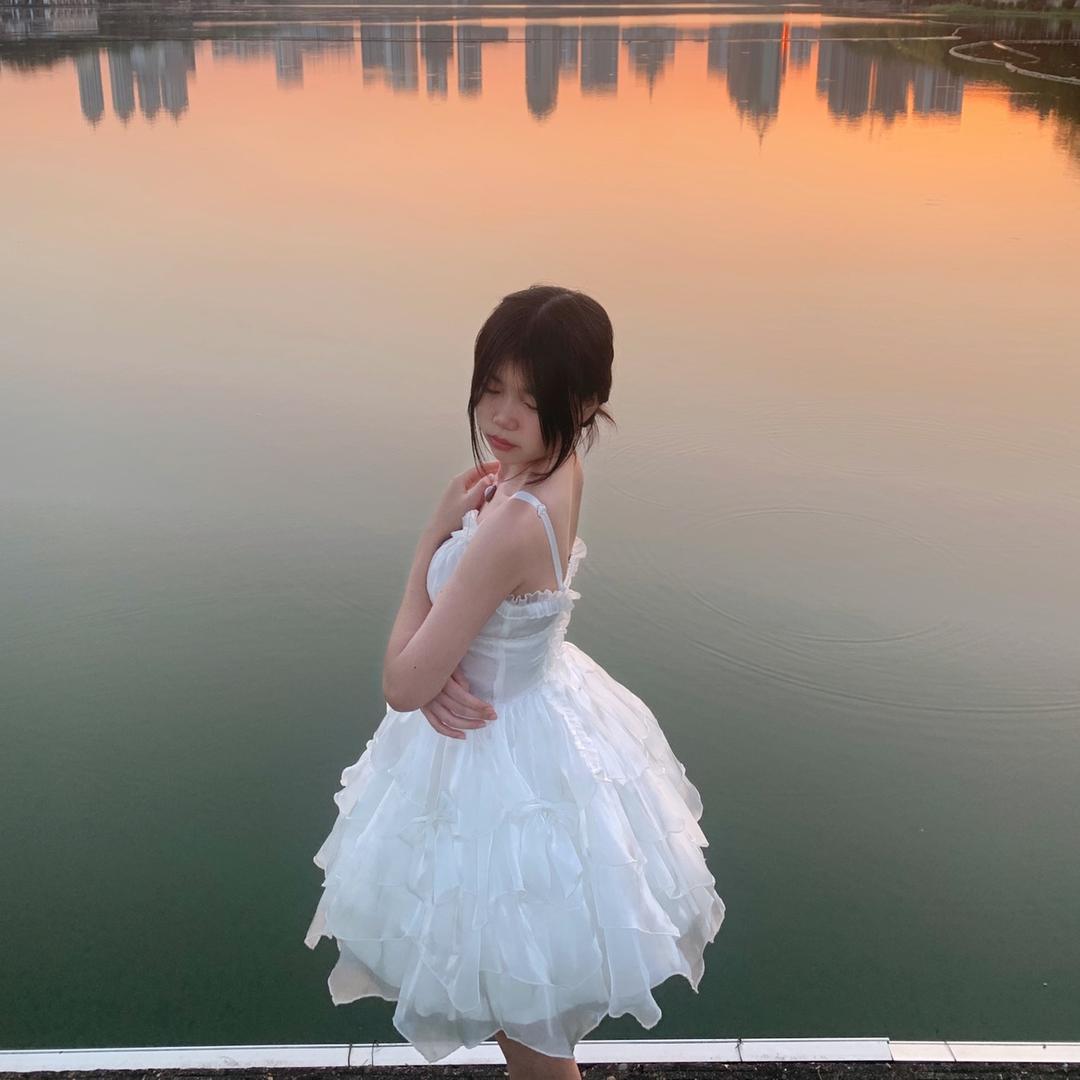 怡还很困
