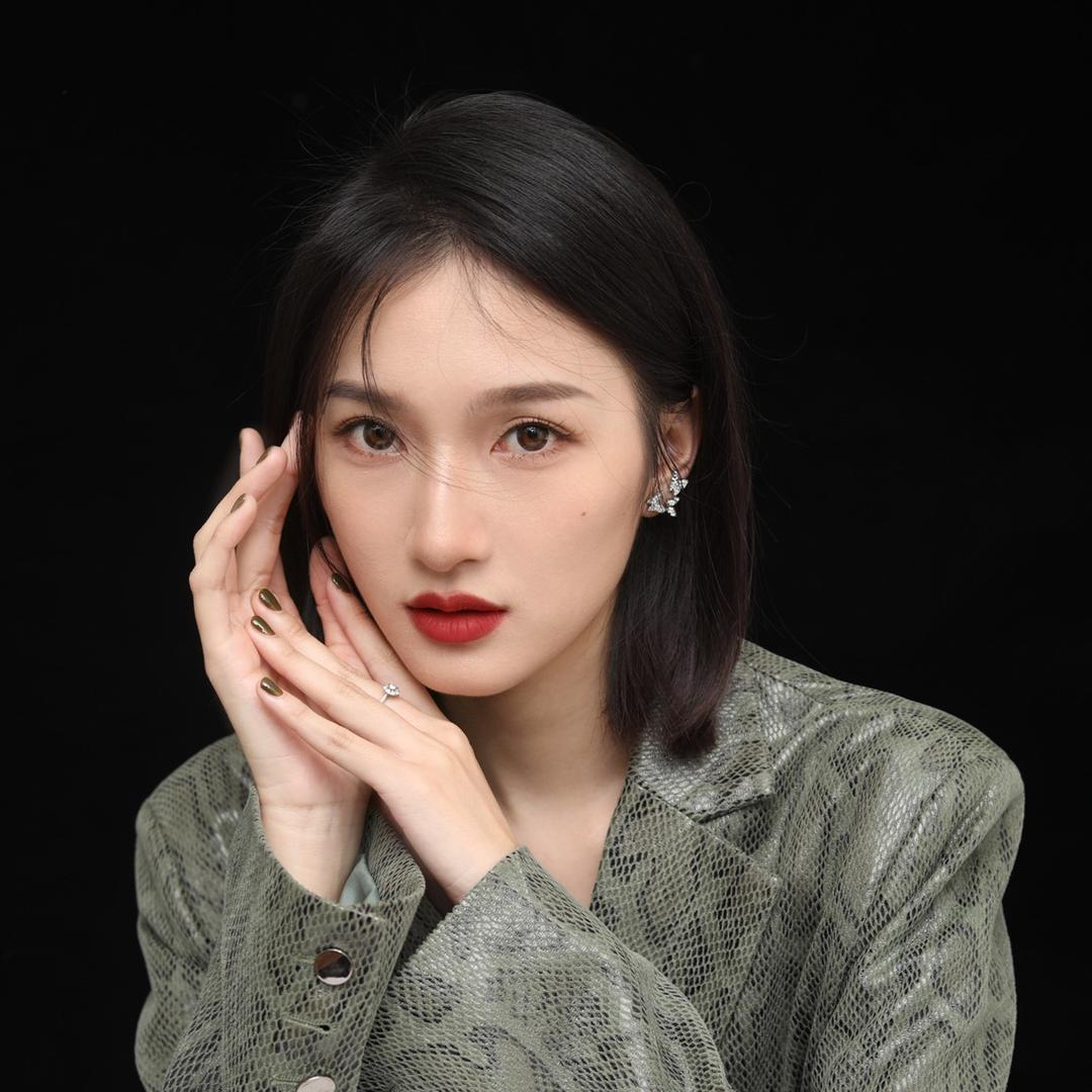 来练模特江老师🎈