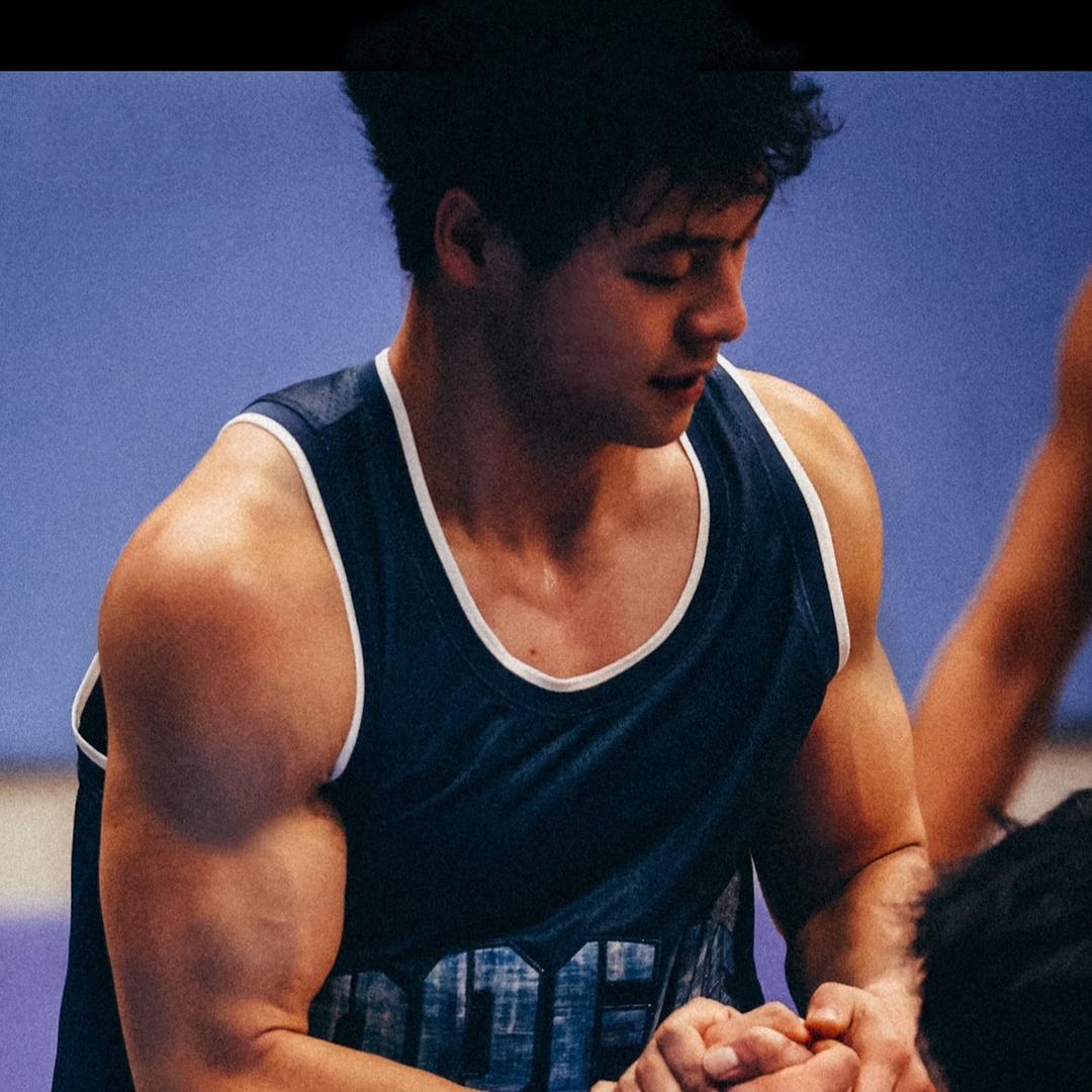 李彤