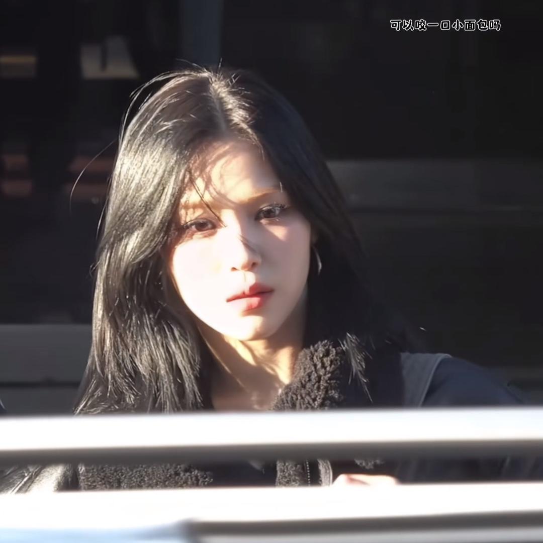 卖萌被掰掉两颗门牙