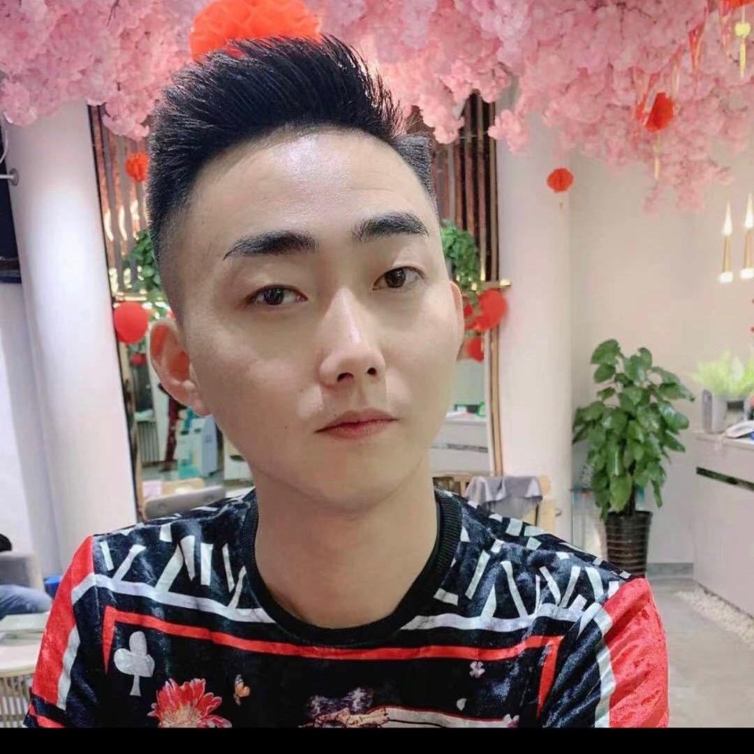 元素造型二店店长田彬