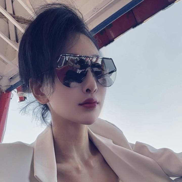 @   艾  艾  张