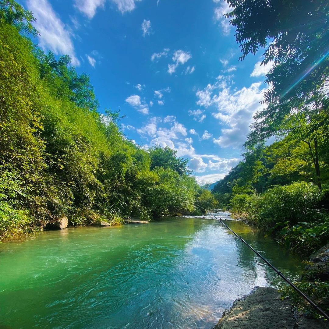 山间溪流