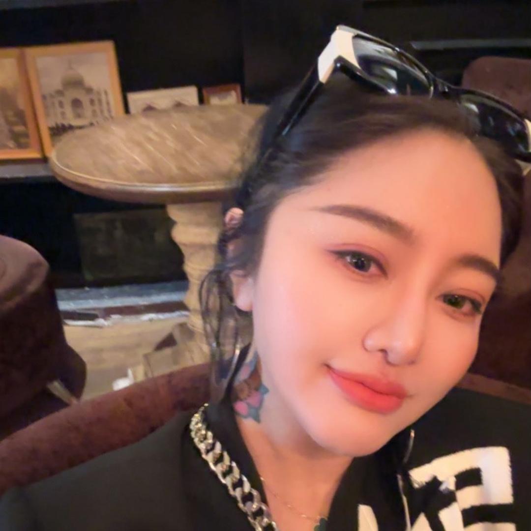 杨小六.
