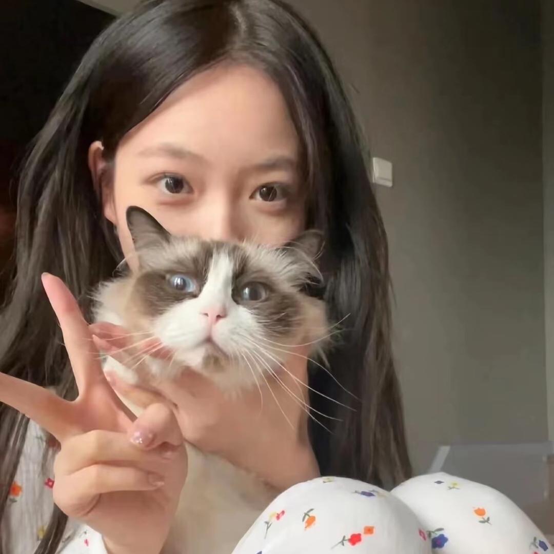 阿雯.