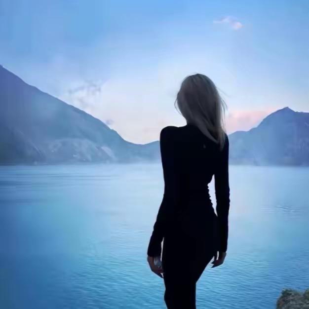 我待雨季晦涩