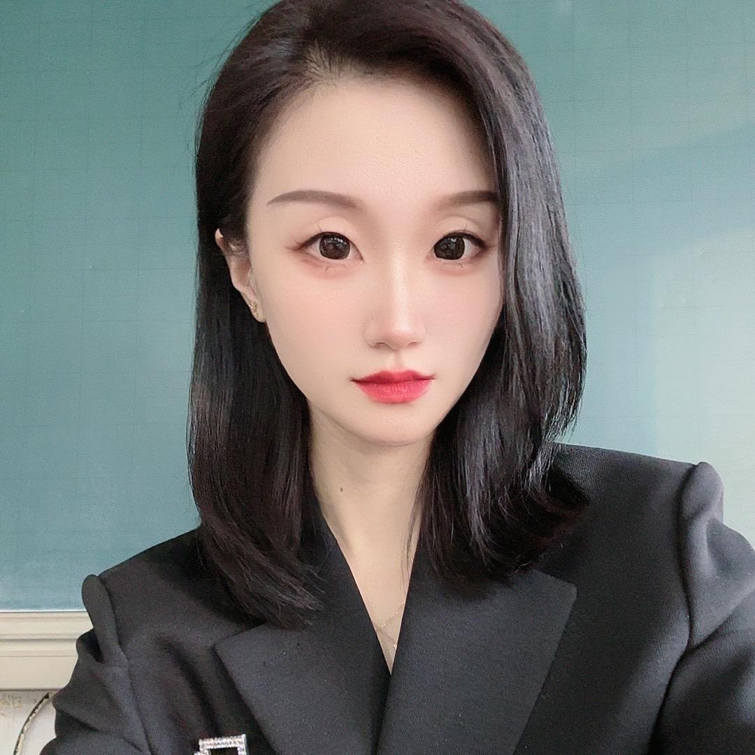 美术老师梁小琦