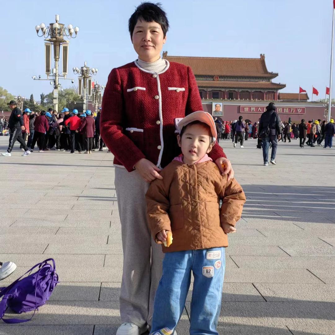 郑集万里家电家具老板娘