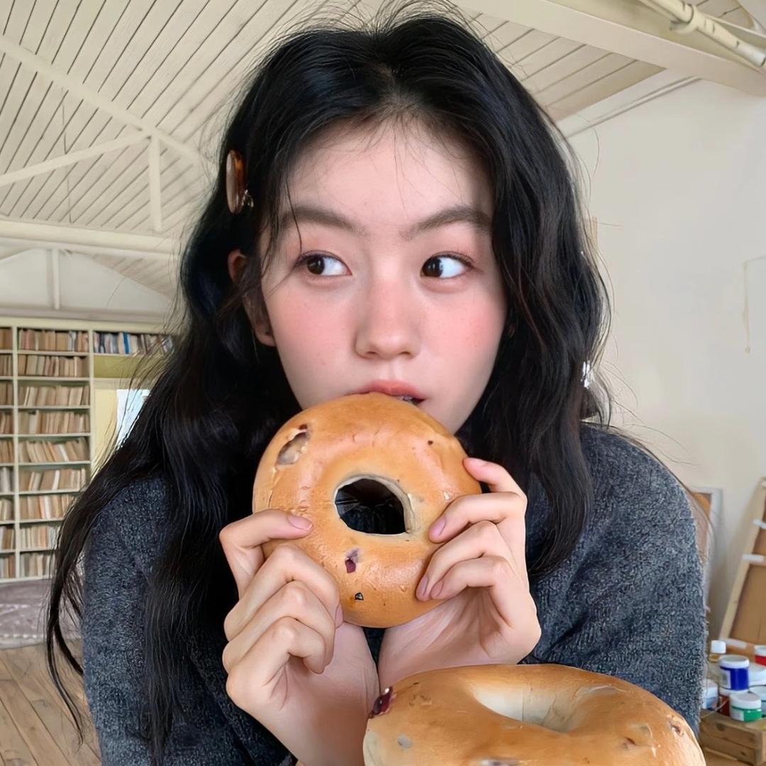 一只烤面包🥯