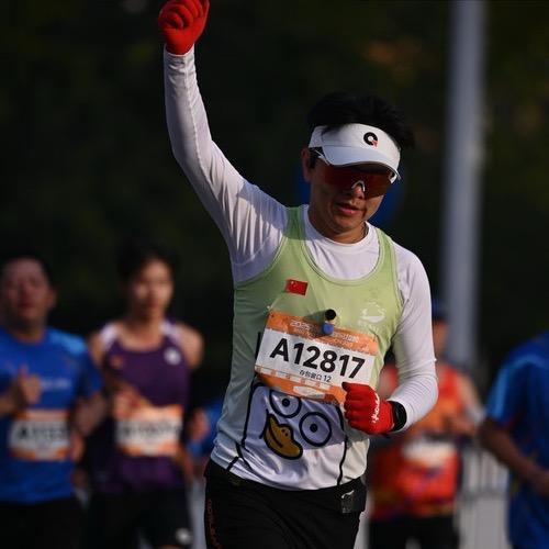 强风吹拂的老曾（互）