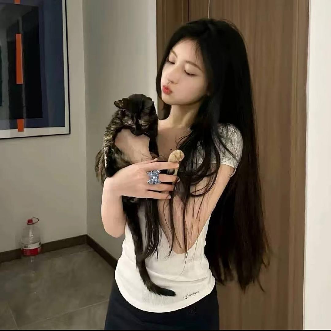 912