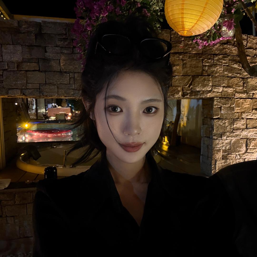 邹雅诗
