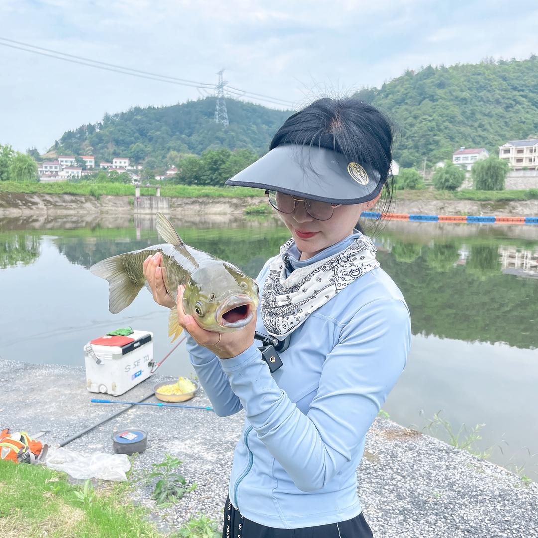 小瑾去钓鱼_🍼