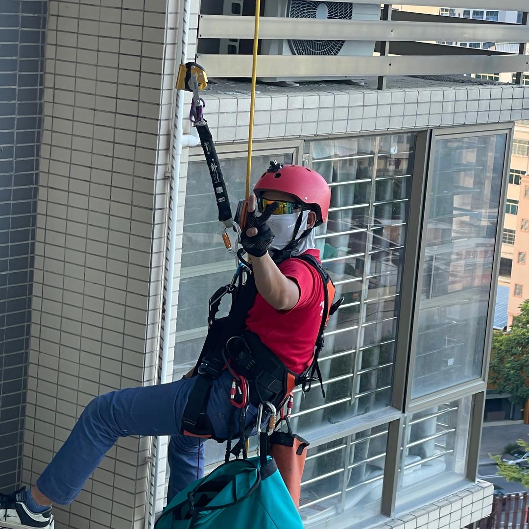 婵龙二爸高空机电安装