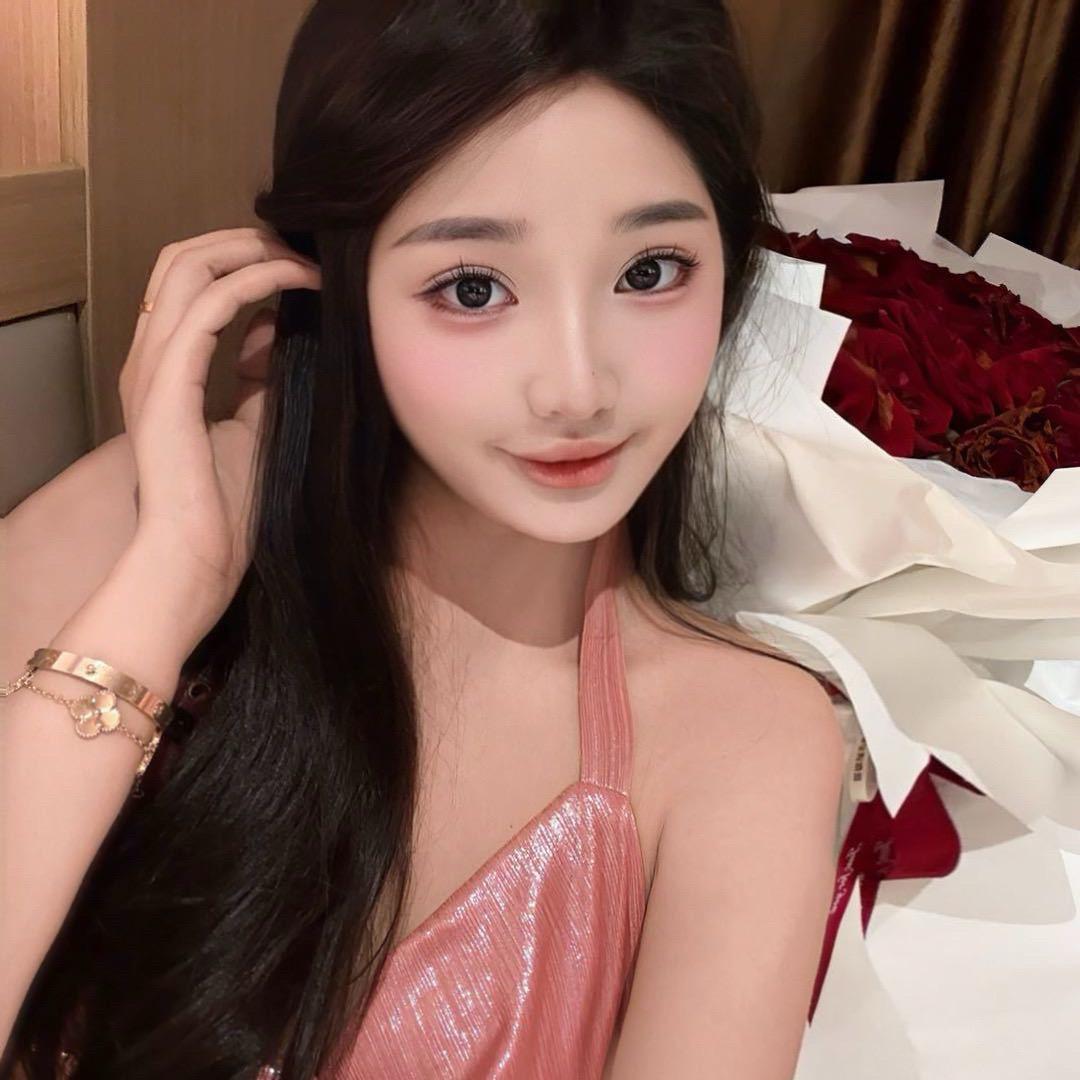 笨蛋美女。