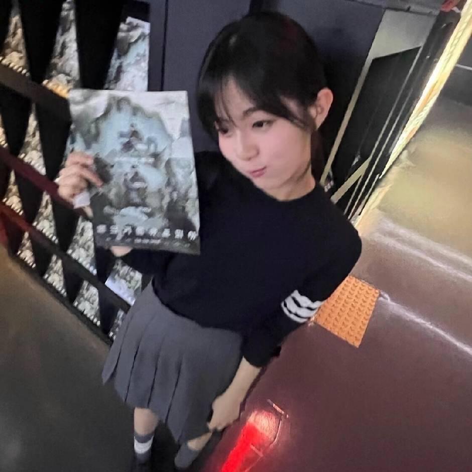 手撕母蟑螂