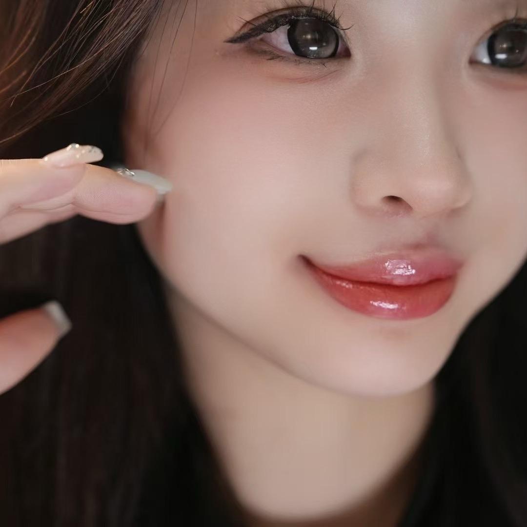 女主 角