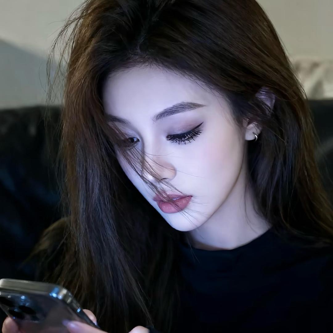 · 半夜不睡只为吃瓜🍉 ·