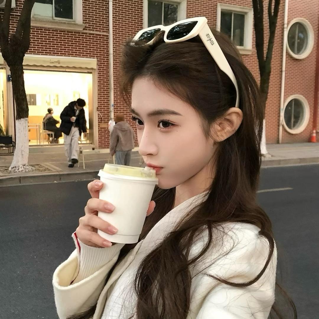 小锦（重生在抖音直播）