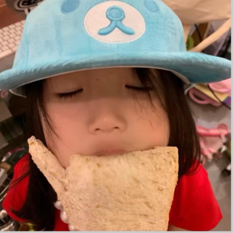 Y怡彤^
