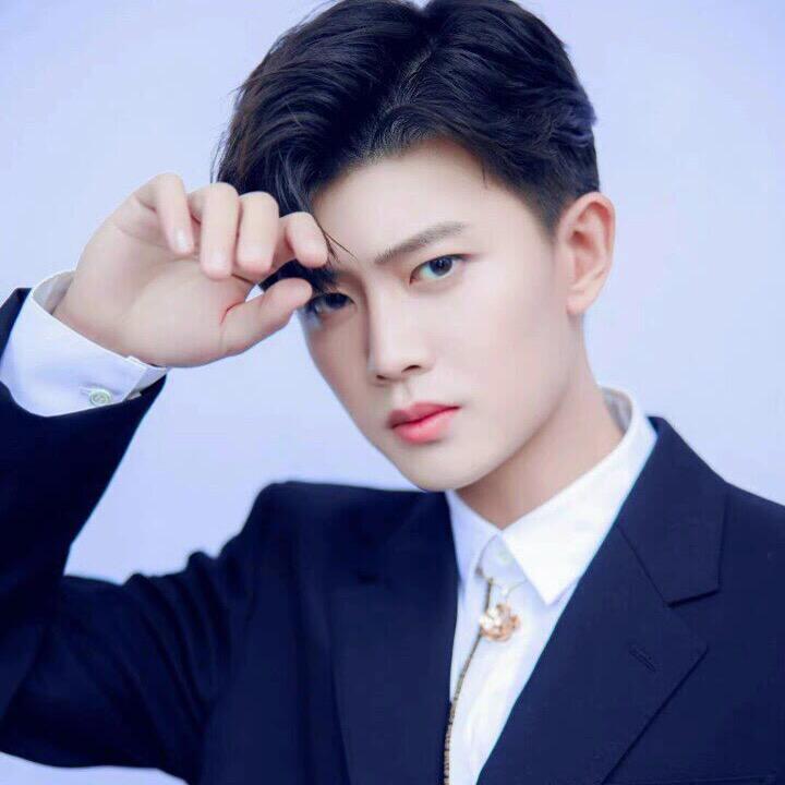 小嘉伦