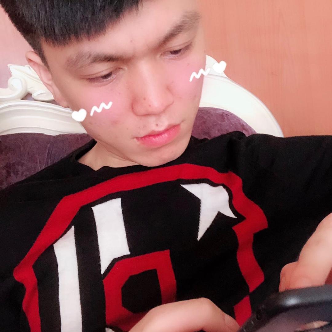 有草何必满山跑