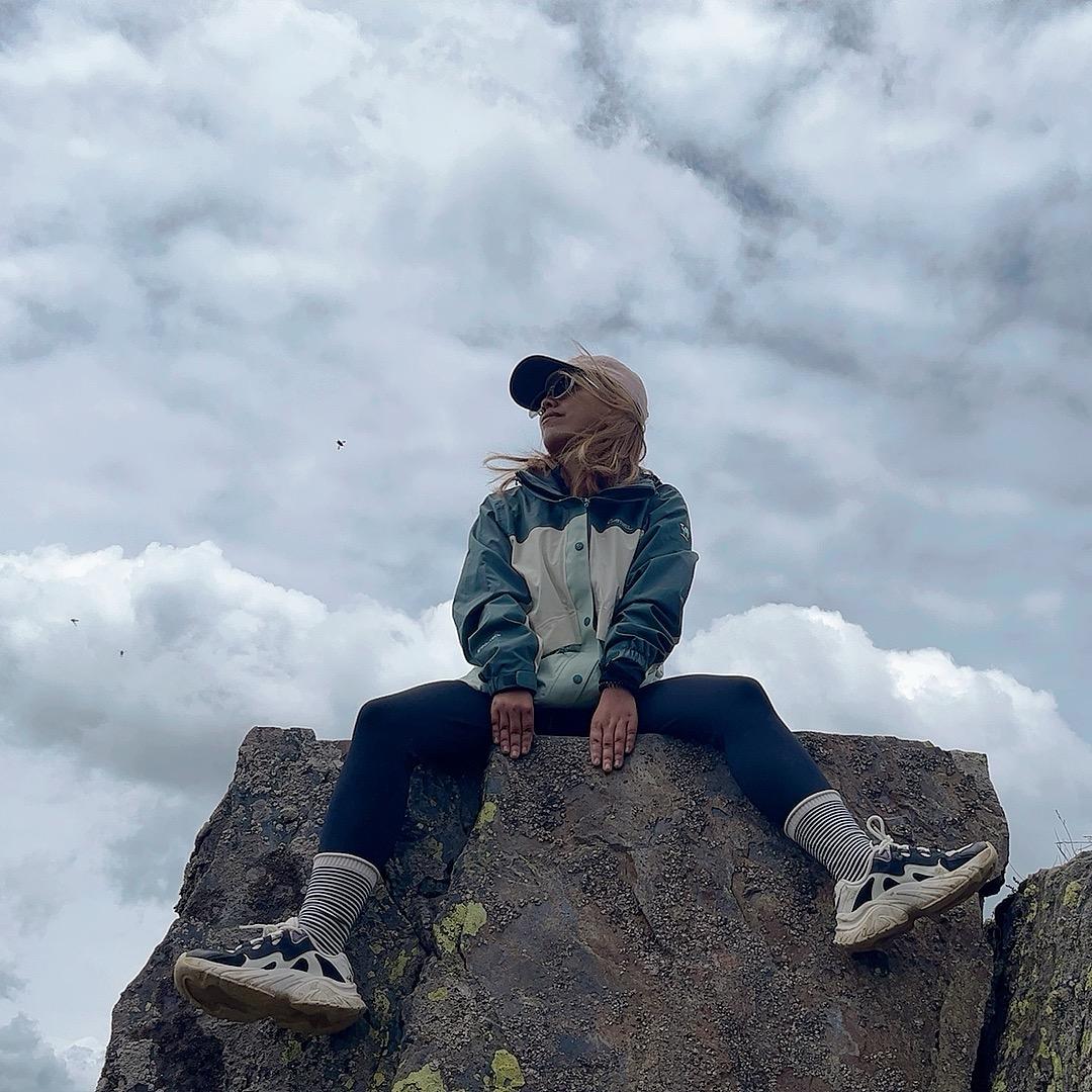 爱爬山的亮晶晶