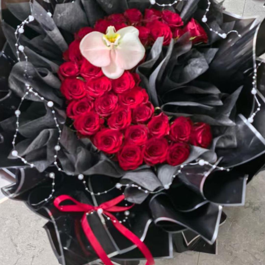 巴黎雨夜樱花雨