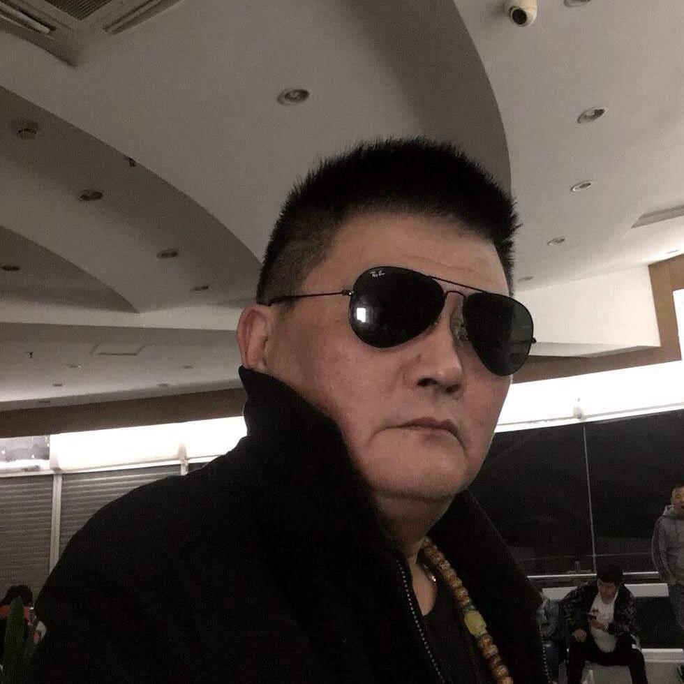 穿草鞋的人