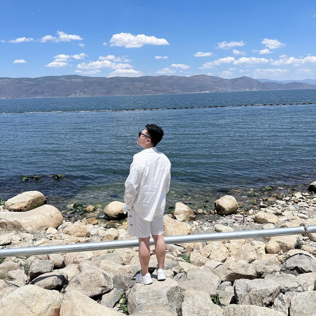 四处飞的小孟同学