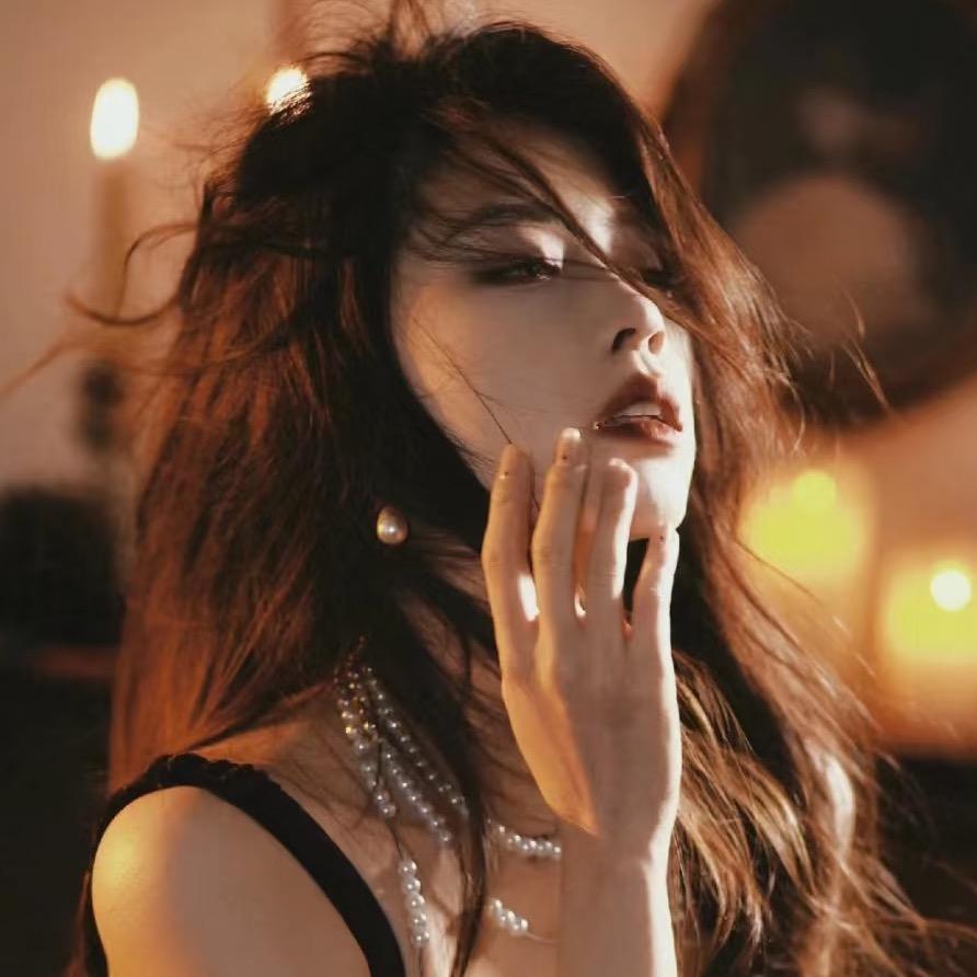 罗娜女神彩妆店