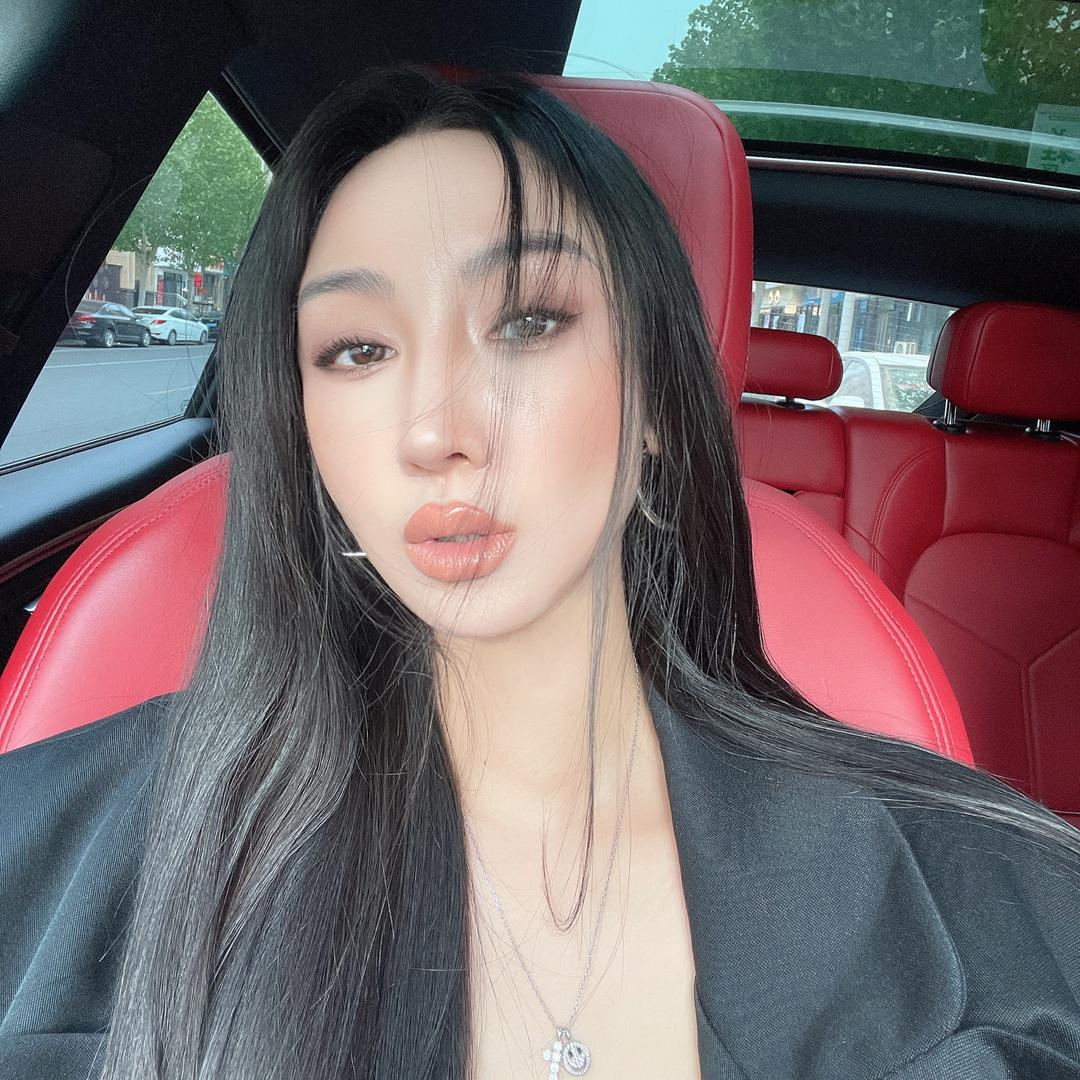 BELLA 周