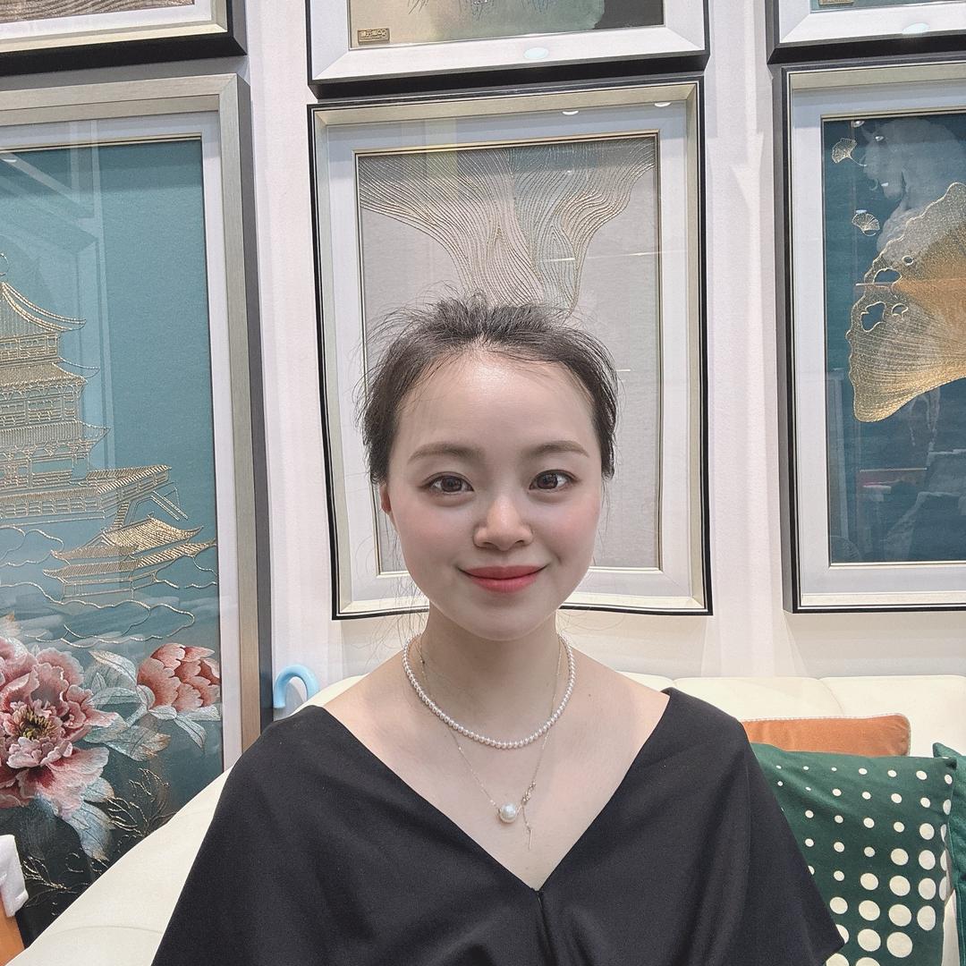 都江堰画家饰姣姣