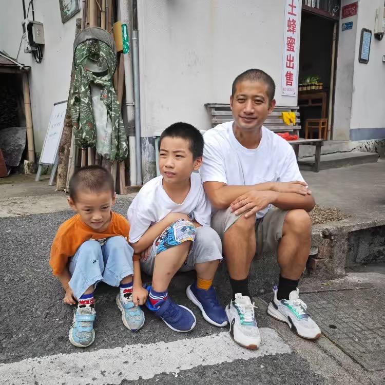 策策爸爸