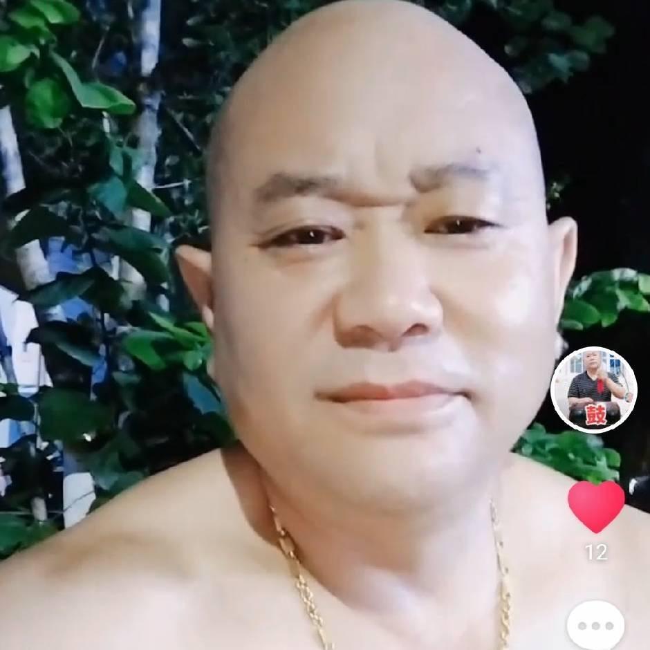 光头大鼓龚崇明