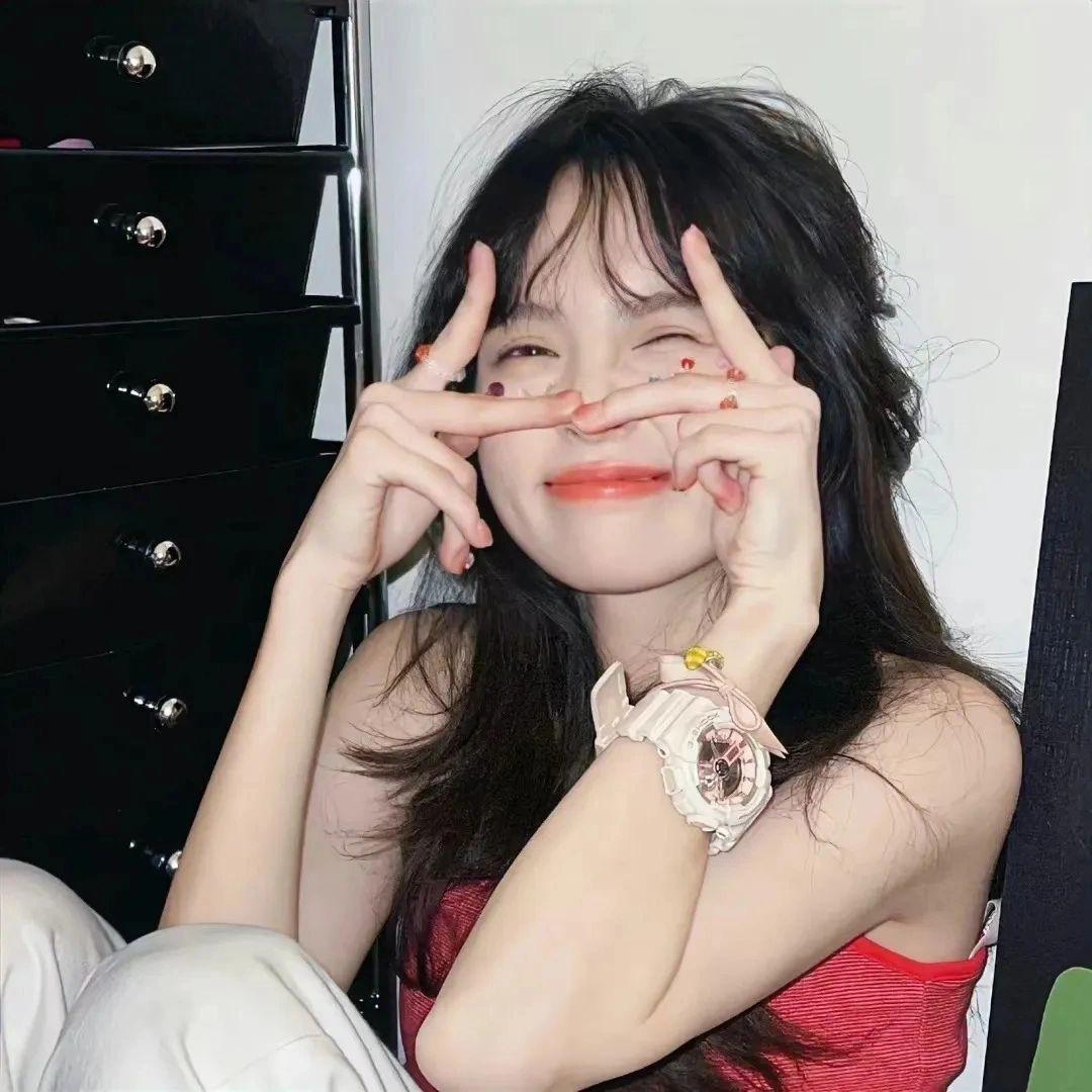 希希爱吃草莓🍓