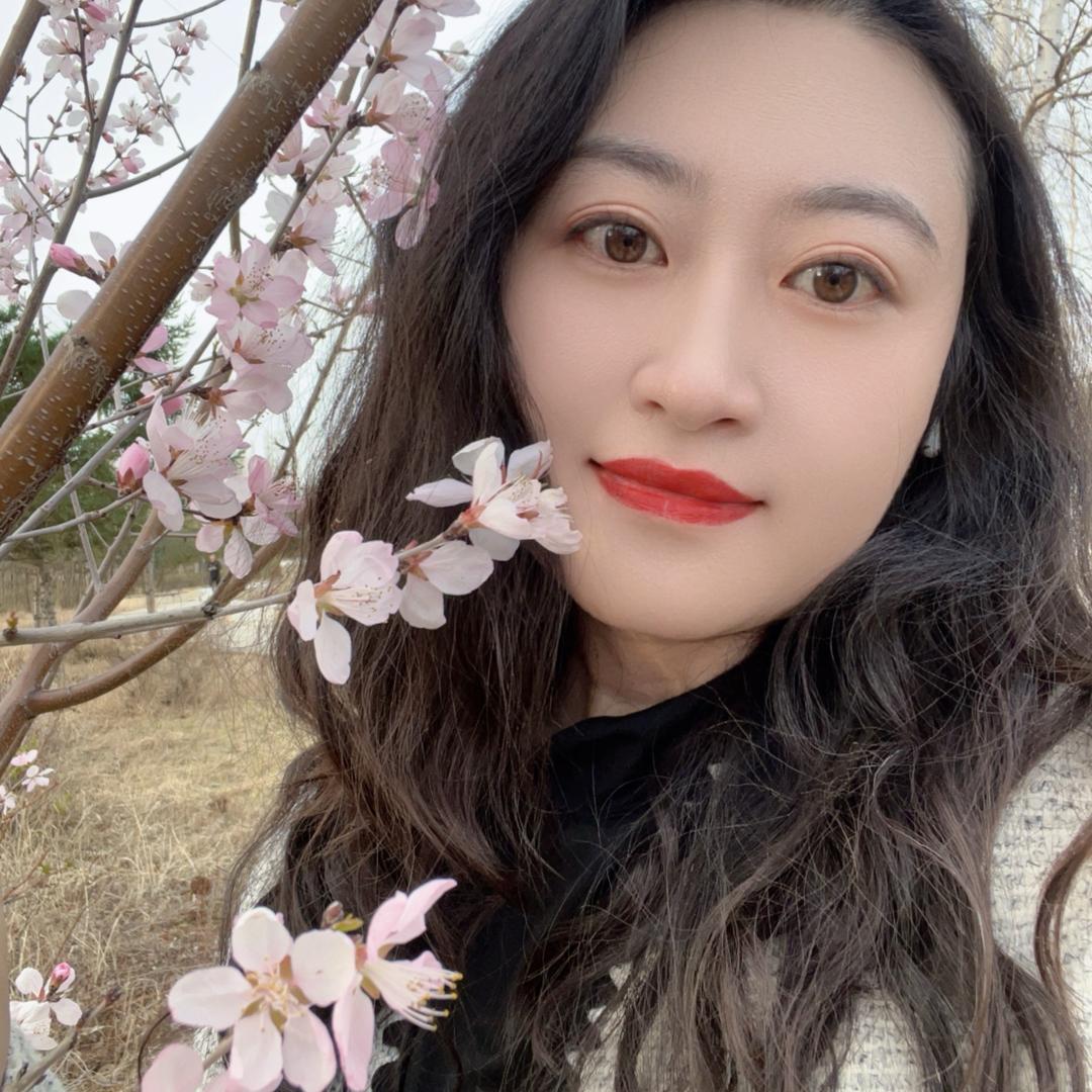 爱吃桃的小白兔